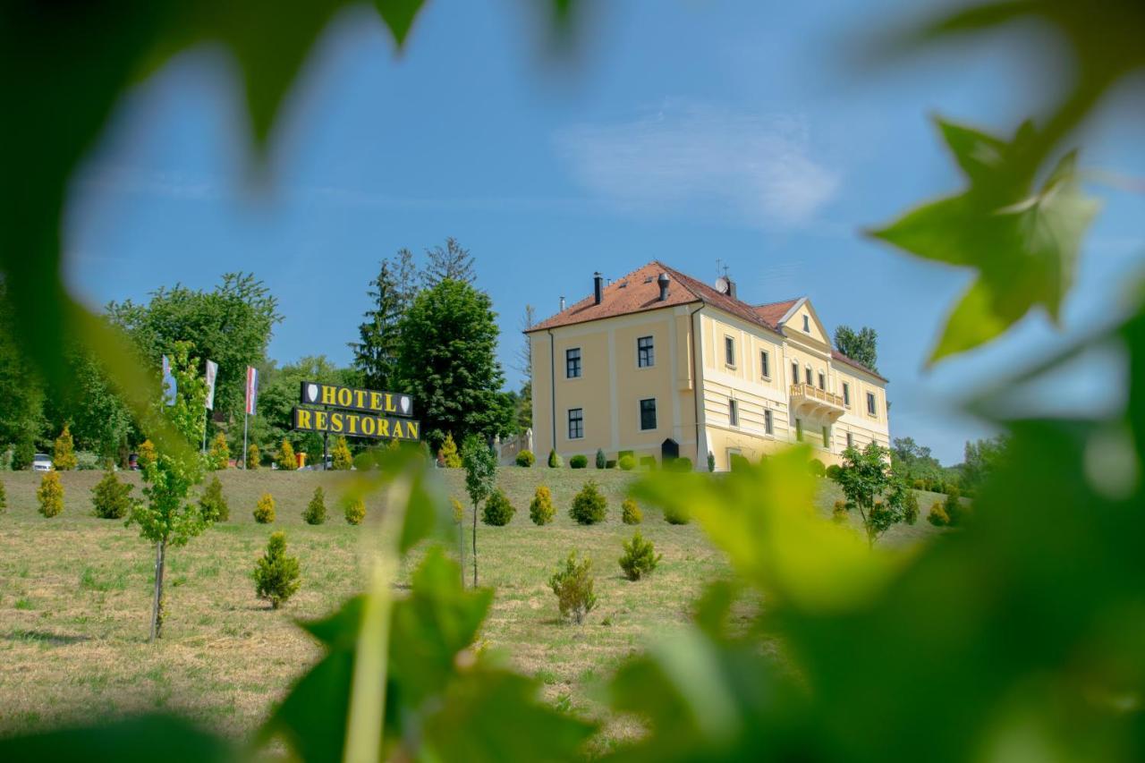 Hotel & Restoran Dvorac Gjalski Zabok Exteriör bild