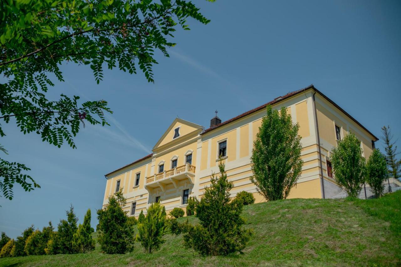 Hotel & Restoran Dvorac Gjalski Zabok Exteriör bild