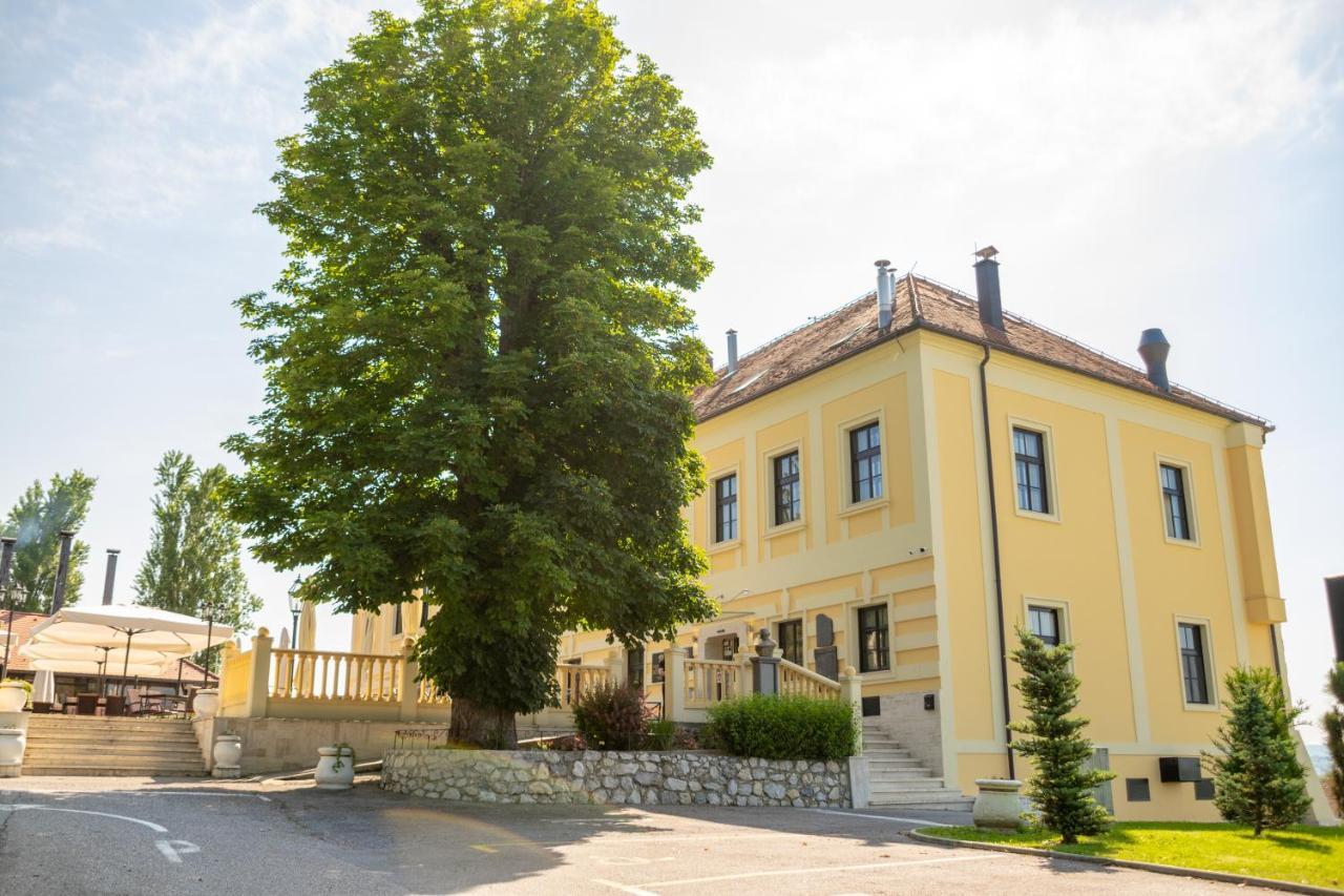 Hotel & Restoran Dvorac Gjalski Zabok Exteriör bild